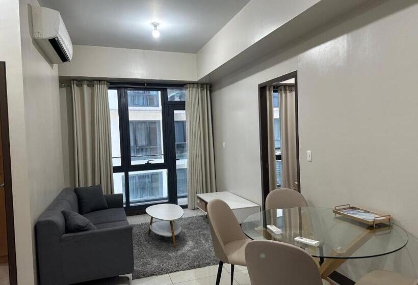 Family Home In The Florence Mckinley Hill Taguig