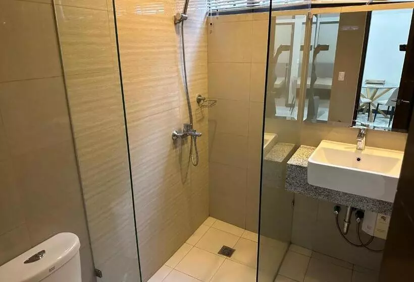 Family Home In The Florence Mckinley Hill Taguig