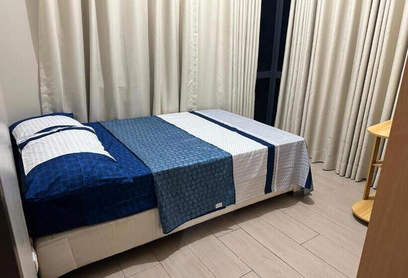 Family Home In The Florence Mckinley Hill Taguig