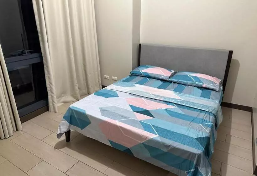 Family Home In The Florence Mckinley Hill Taguig
