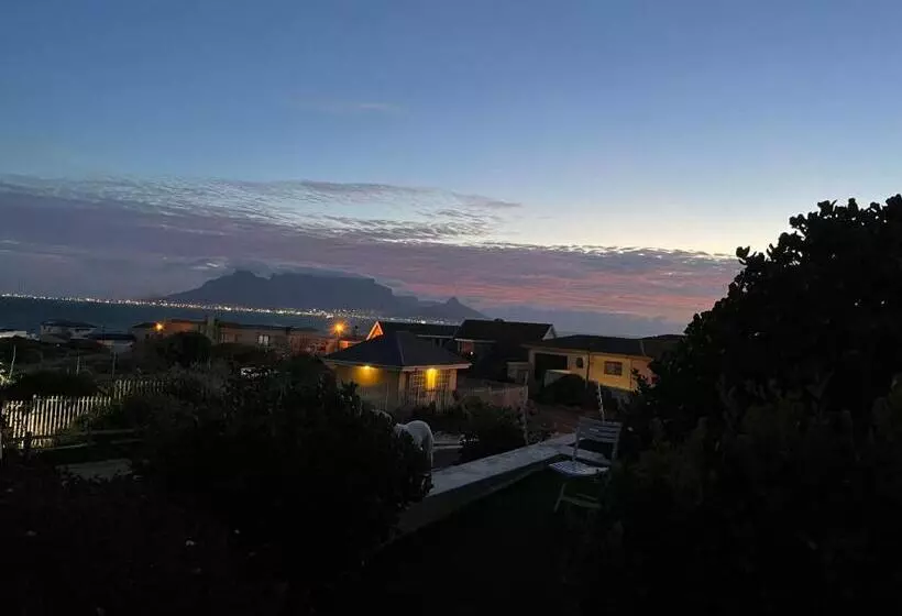 Majatalo Bellmatt   Table Mountain And Ocean View Guests Suites