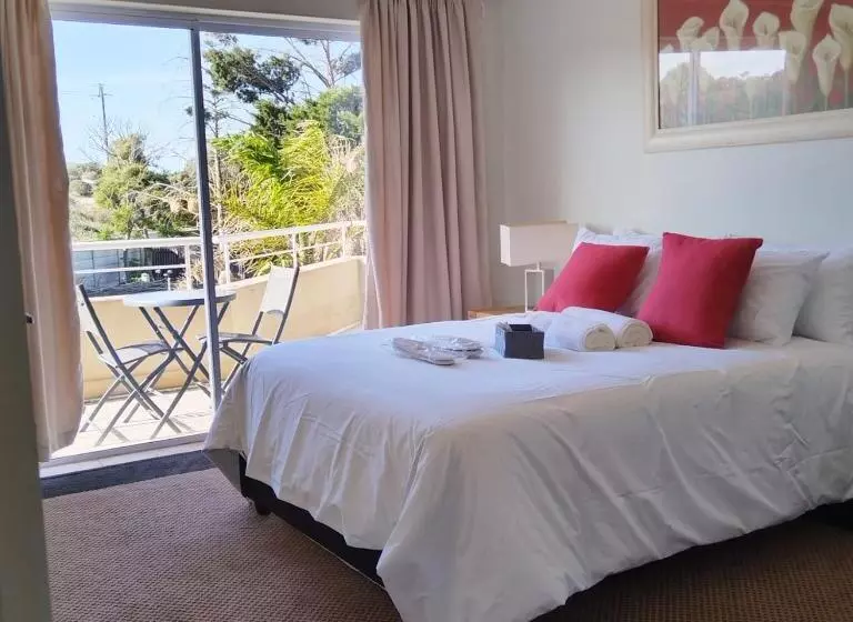 Majatalo Harbour Close Home