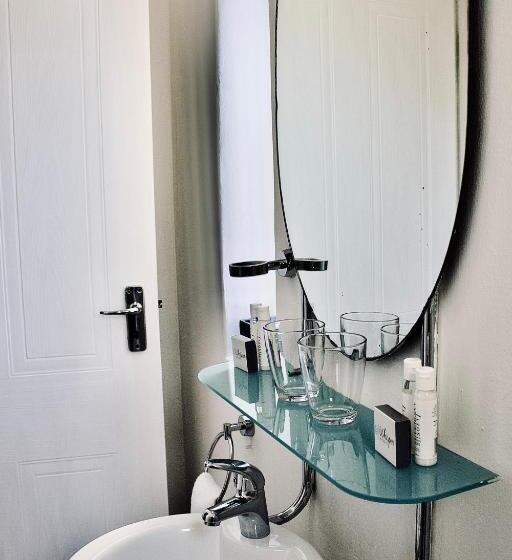 פנסיון Harbour Close Home