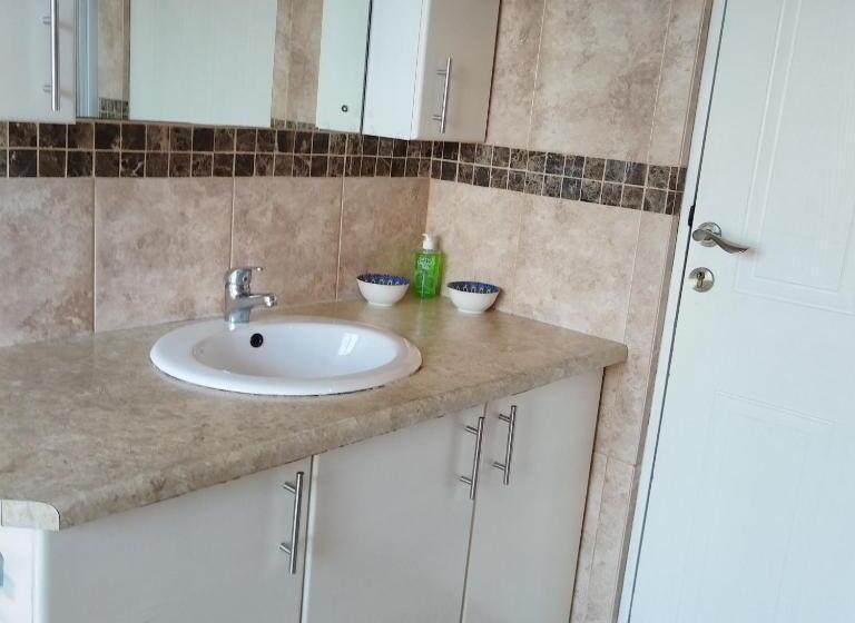 פנסיון Harbour Close Home