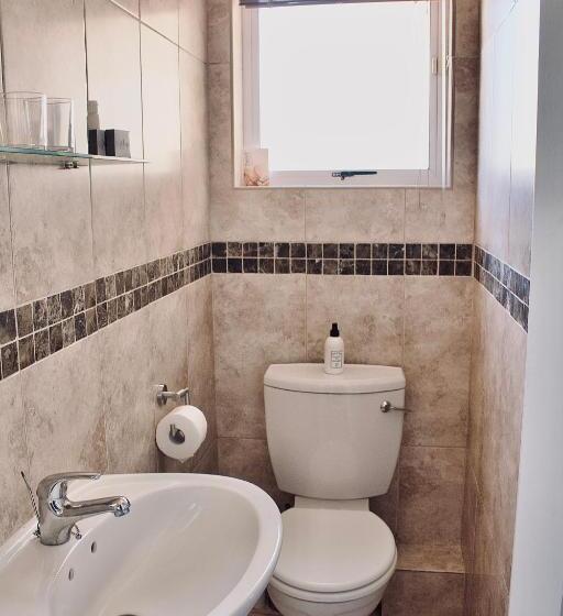 פנסיון Harbour Close Home