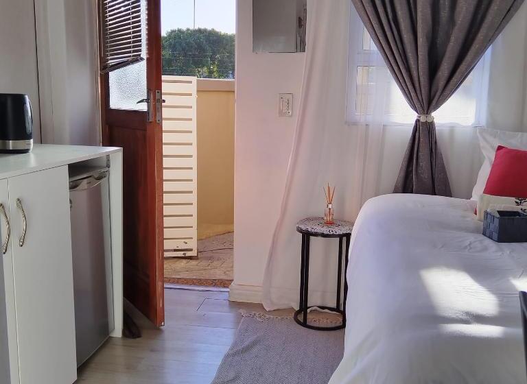 פנסיון Harbour Close Home