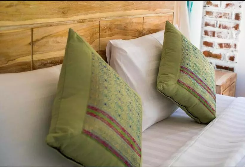 Majatalo Ubud Dream Iii: 2 Bdr Apartments Above The Pool