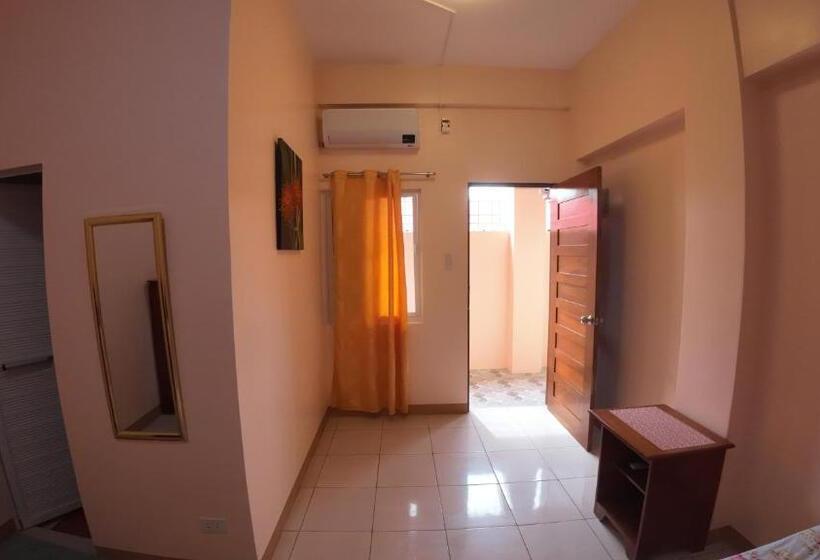 Queenslander Hotel And Restaurant