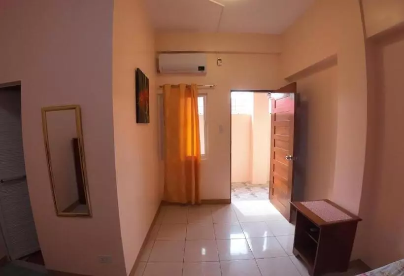 Queenslander Hotel And Restaurant