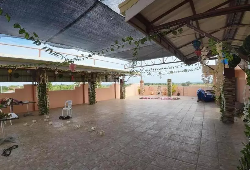 Queenslander Hotel And Restaurant