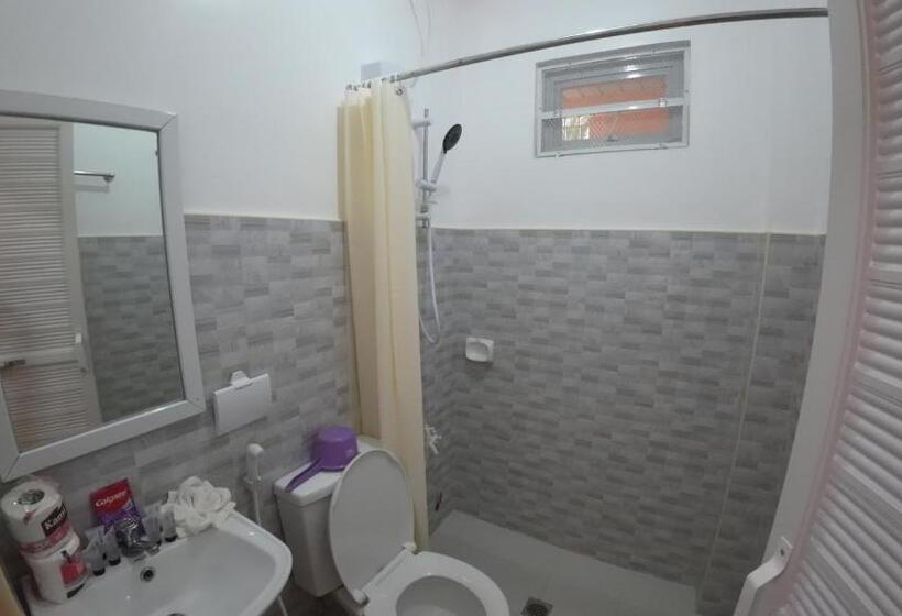 Queenslander Hotel And Restaurant