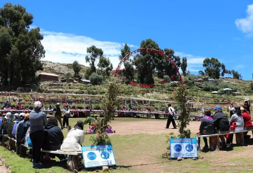 تختخواب و صبحانه Inka Lake Taquile Lodge