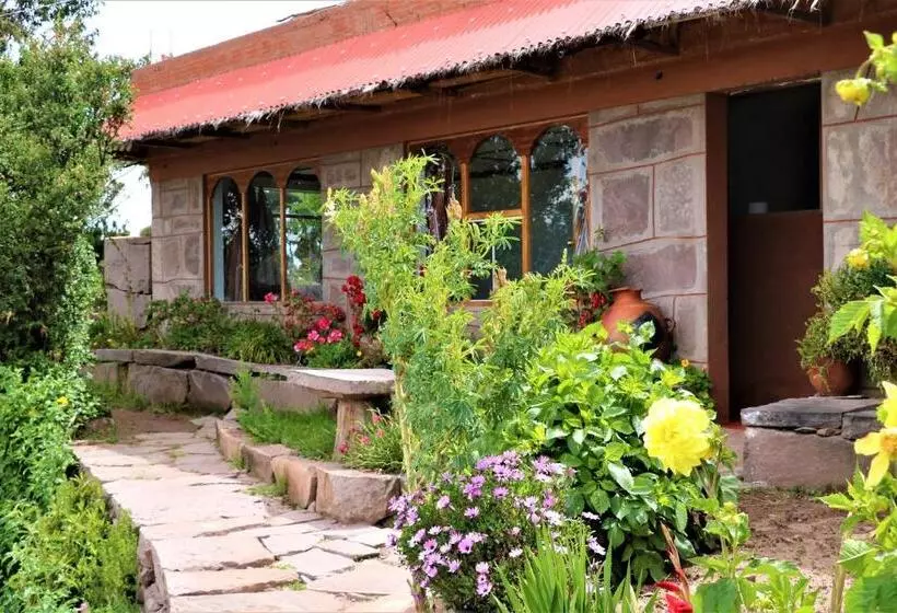 تختخواب و صبحانه Inka Lake Taquile Lodge