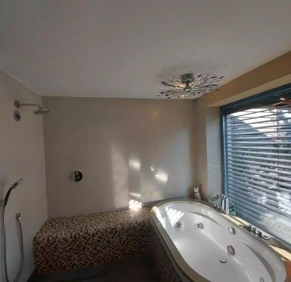 Guest House Bitter