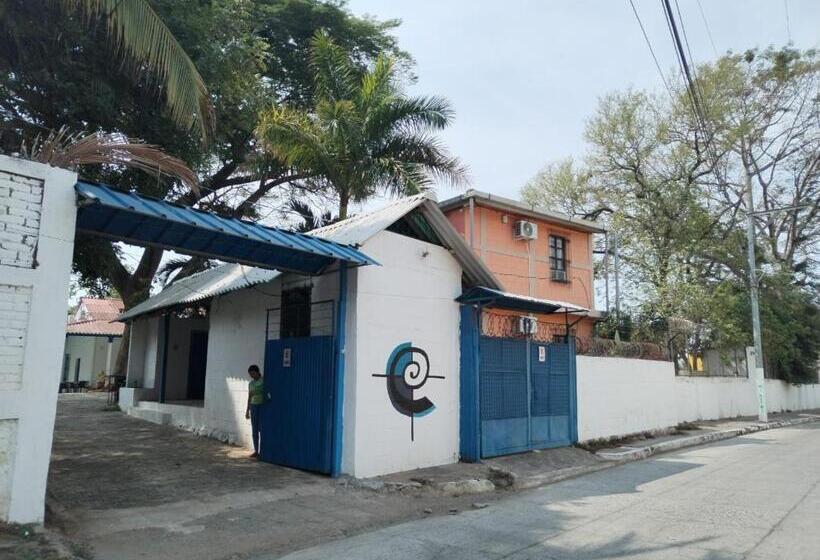 هتل Chilamar Surf Lodge