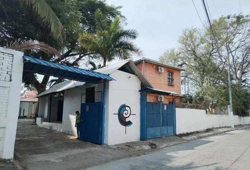 هتل Chilamar Surf Lodge