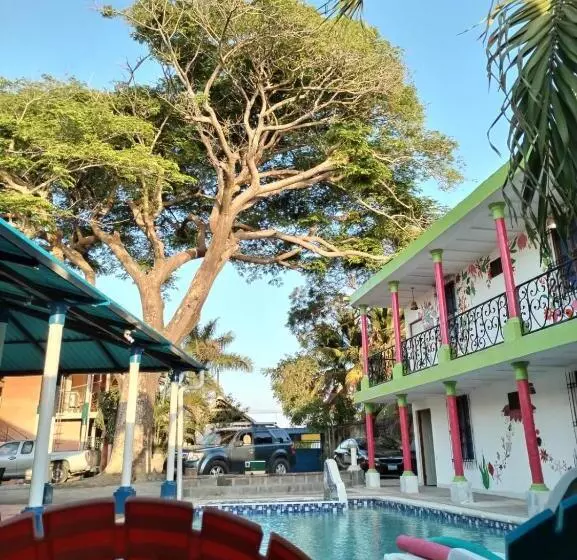 هتل Chilamar Surf Lodge