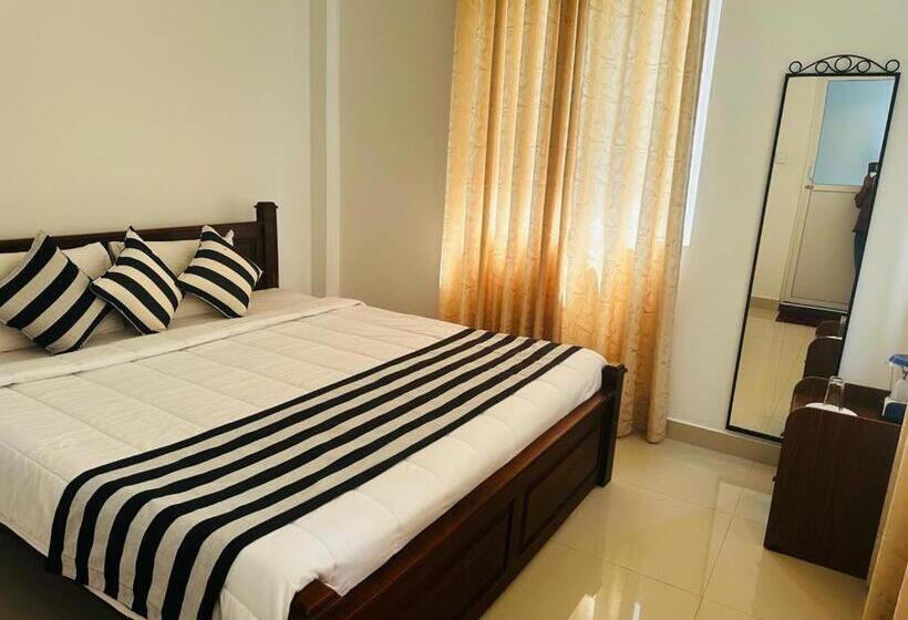 בית מלון כפרי Golden Resort