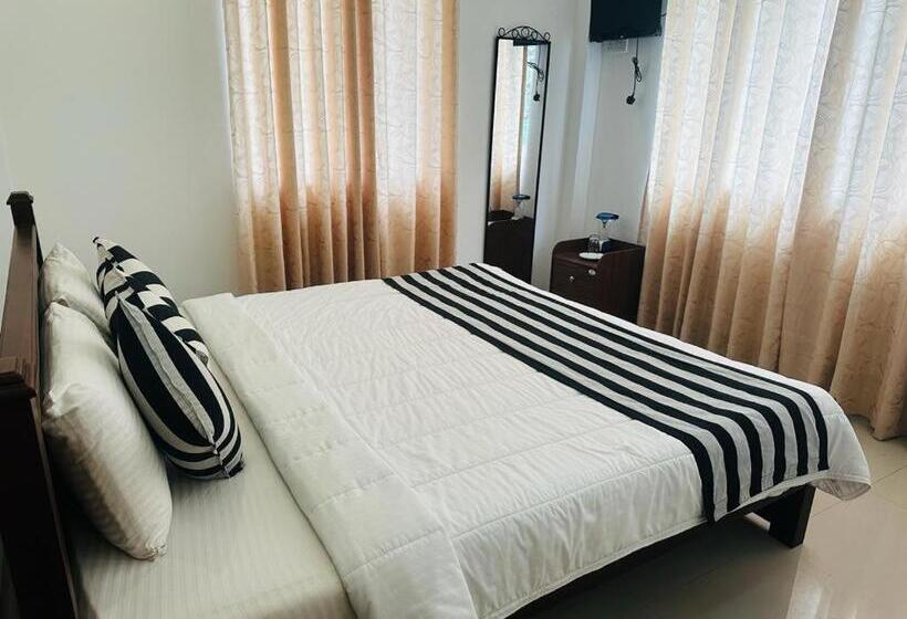 בית מלון כפרי Golden Resort