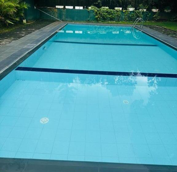 בית מלון כפרי Golden Resort