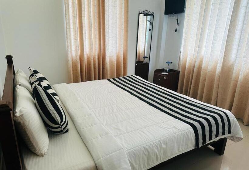 בית מלון כפרי Golden Resort