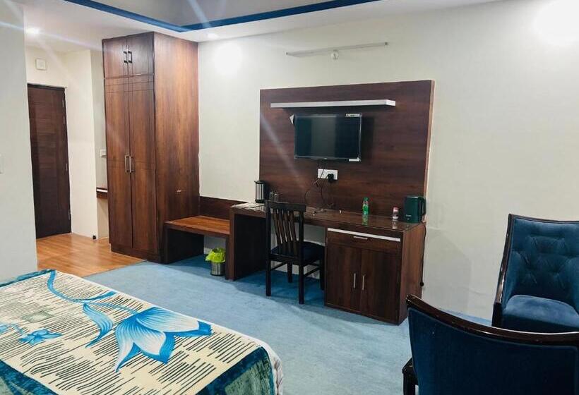 בית מלון כפרי Radiance Regency Resort Chail