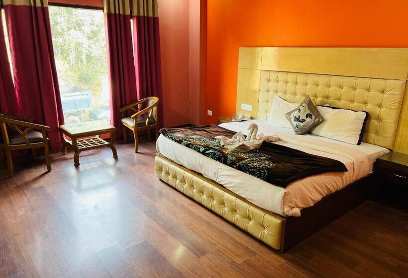 בית מלון כפרי Radiance Regency Resort Chail