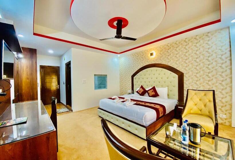 בית מלון כפרי Radiance Regency Resort Chail