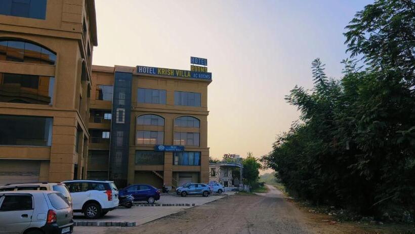 هتل Krish Villa