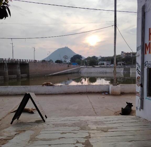 Отель Old Moon Cafe