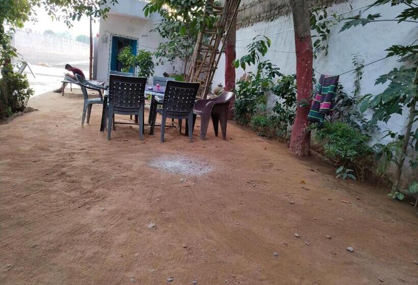 Отель Old Moon Cafe