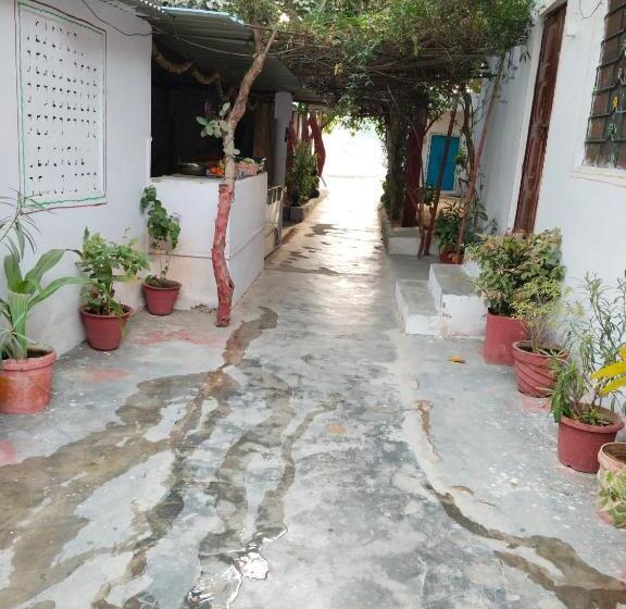 Отель Old Moon Cafe