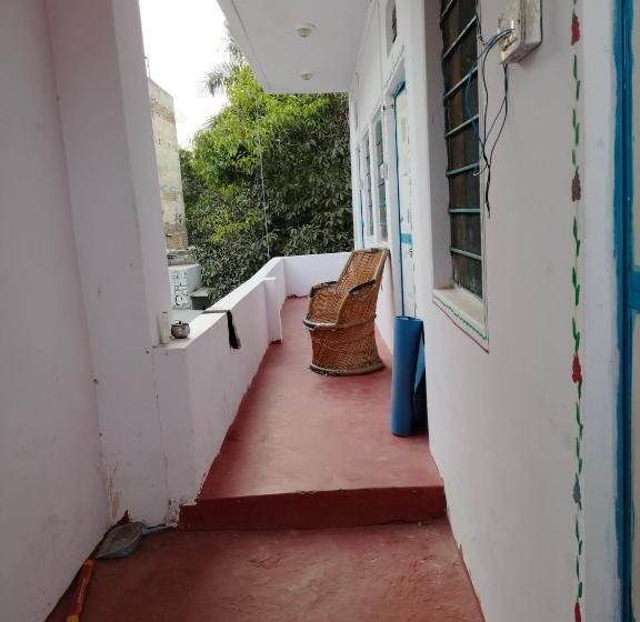 Отель Old Moon Cafe