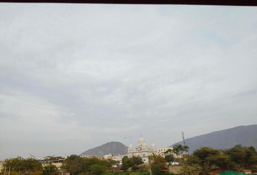 Отель Old Moon Cafe