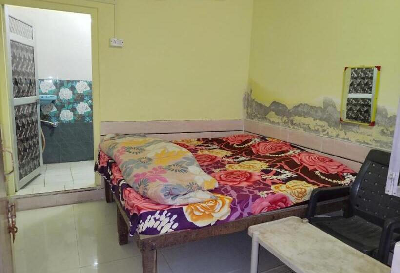 Отель Old Moon Cafe