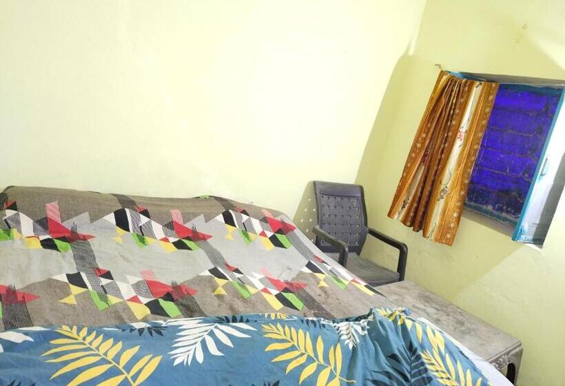 Отель Old Moon Cafe