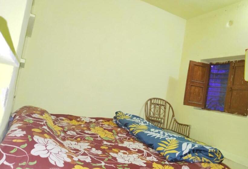 Отель Old Moon Cafe