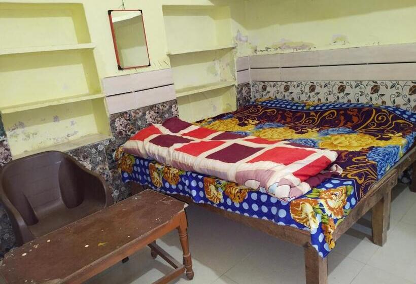 Отель Old Moon Cafe