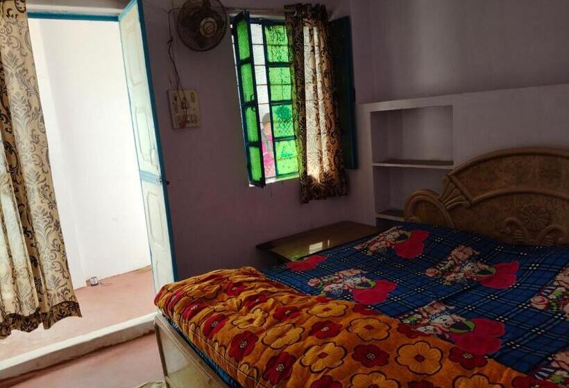 Отель Old Moon Cafe