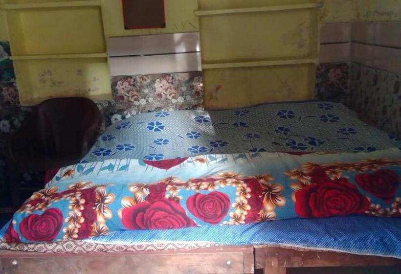 Отель Old Moon Cafe