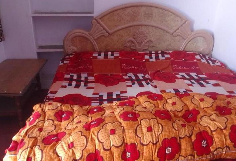 Отель Old Moon Cafe