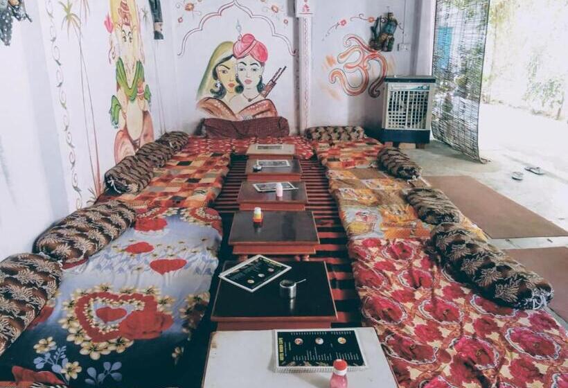 Отель Old Moon Cafe