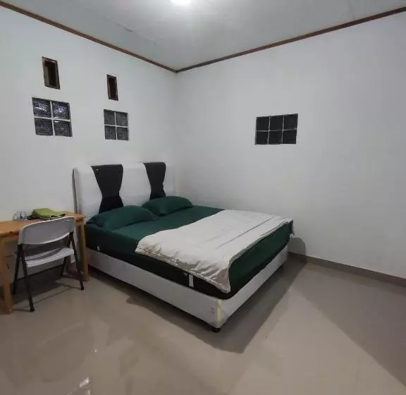 ホテル Penginapan Nurmega Jaya