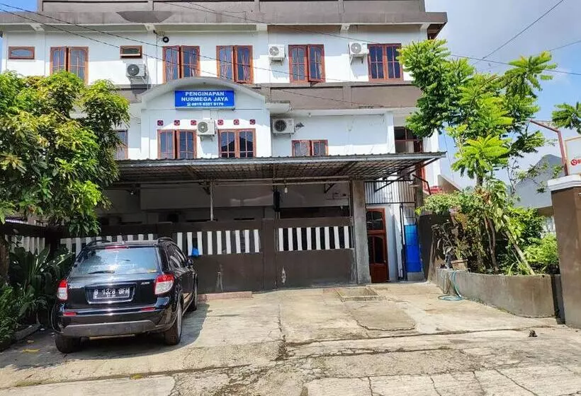 ホテル Penginapan Nurmega Jaya