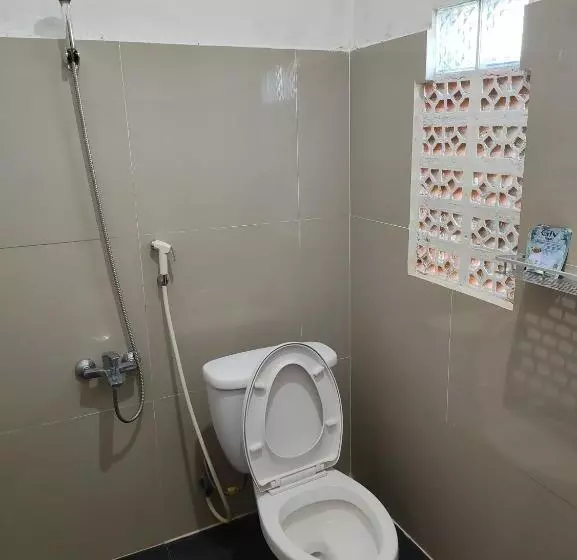 ホテル Penginapan Nurmega Jaya