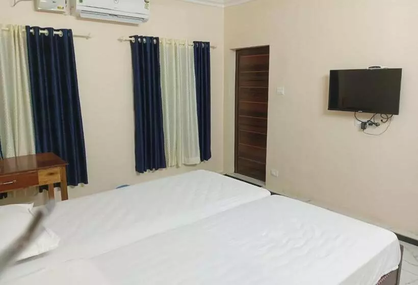 هتل Sri Padmanabha Tourist Home