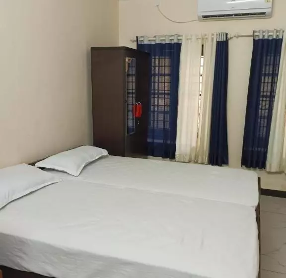 هتل Sri Padmanabha Tourist Home