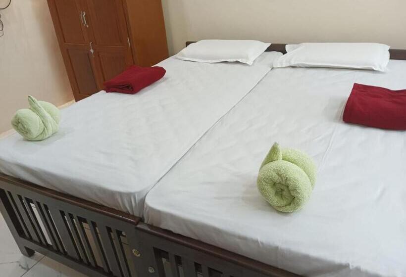 ホテル Sri Padmanabha Tourist Home