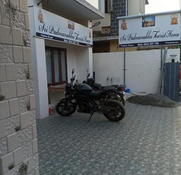 ホテル Sri Padmanabha Tourist Home