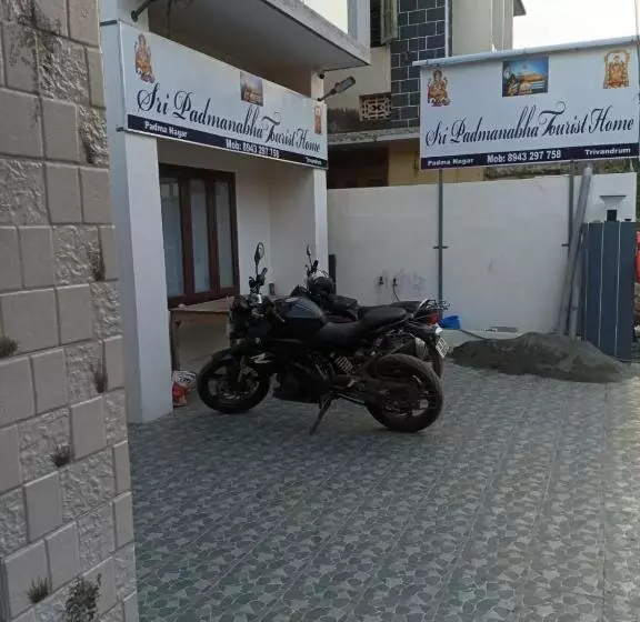هتل Sri Padmanabha Tourist Home